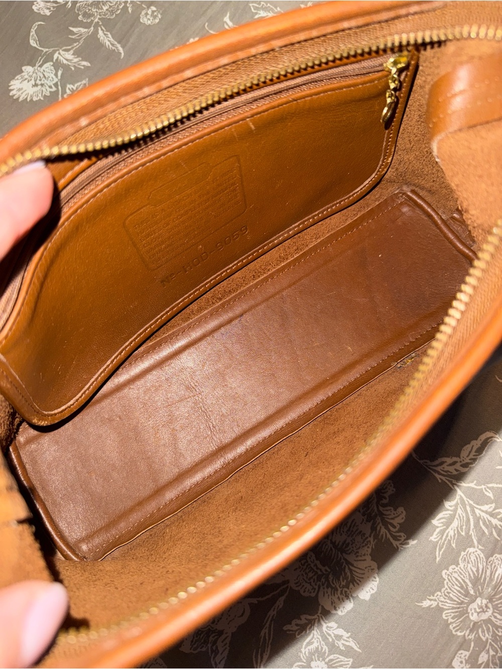 Vintage Coach legacy small hobo- Style 9059 - Picture 5 of 8